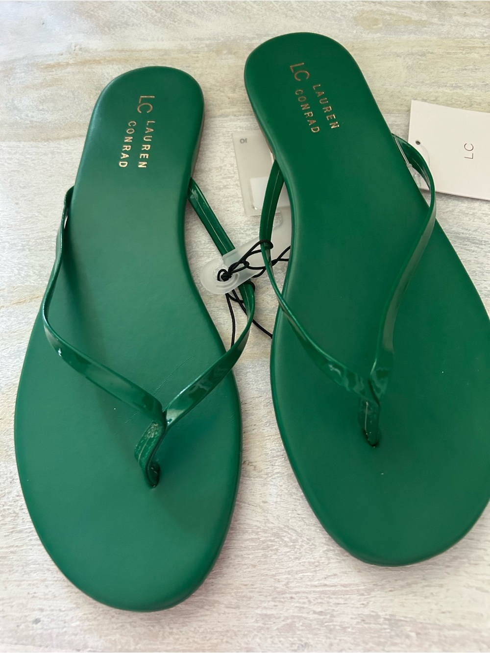 NWT LC Lauren Conrad Green Thong Sandals 10 Style Honeygreen
